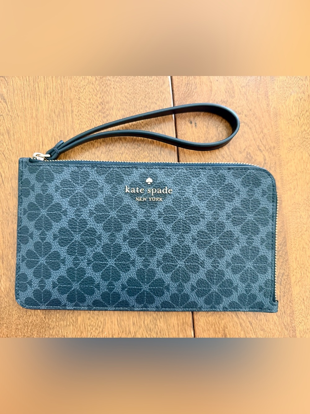 kate spade Black Floral Pattern Wristlet (fits iPhone)